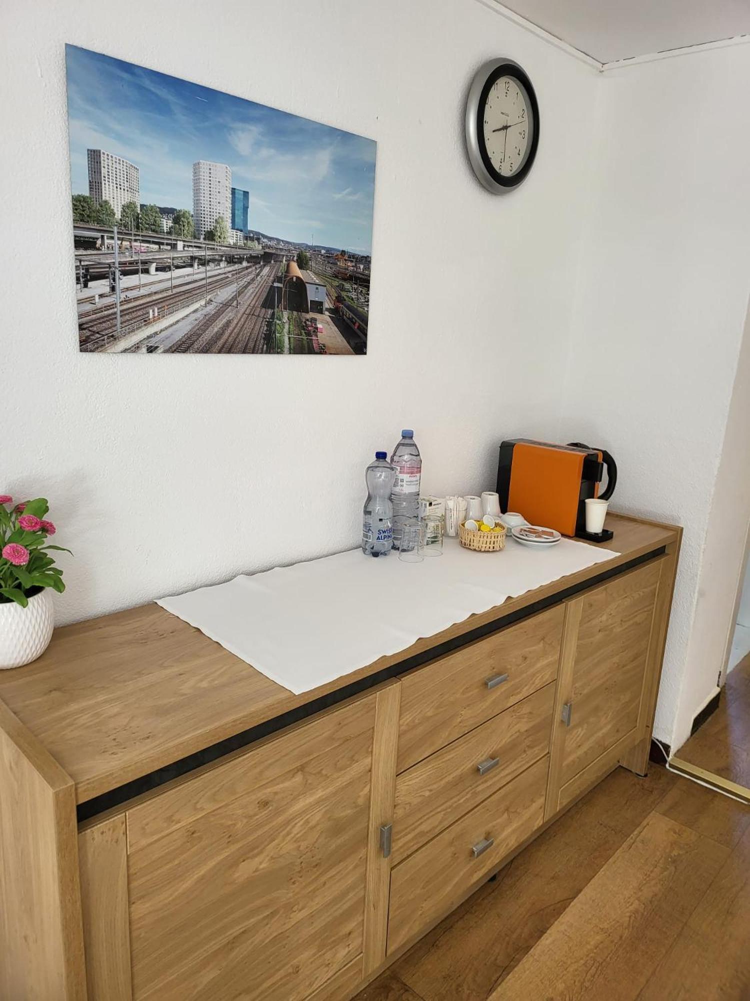 Bastis Central Guesthouse Lucerne City Екстер'єр фото
