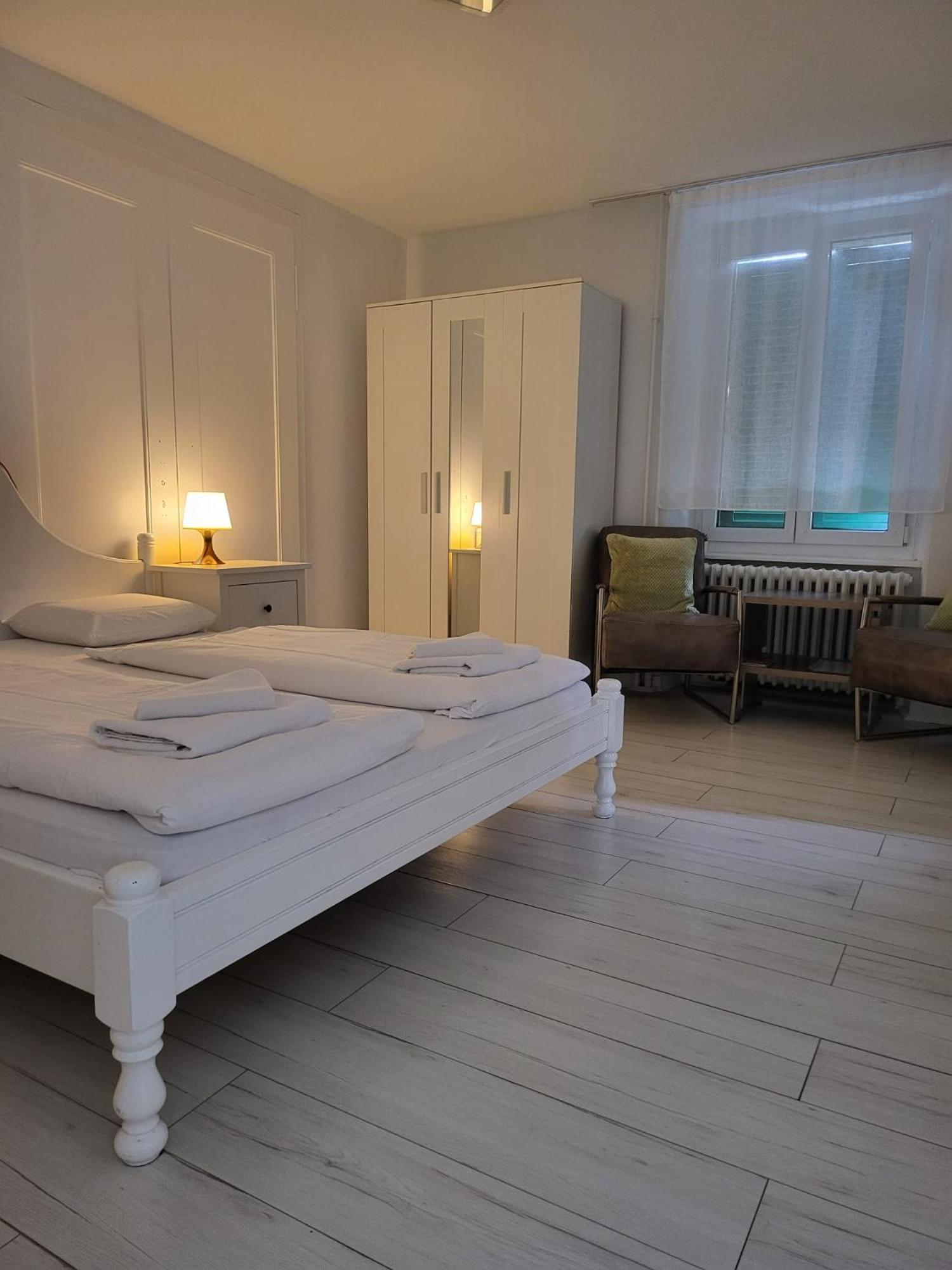 Bastis Central Guesthouse Lucerne City Екстер'єр фото