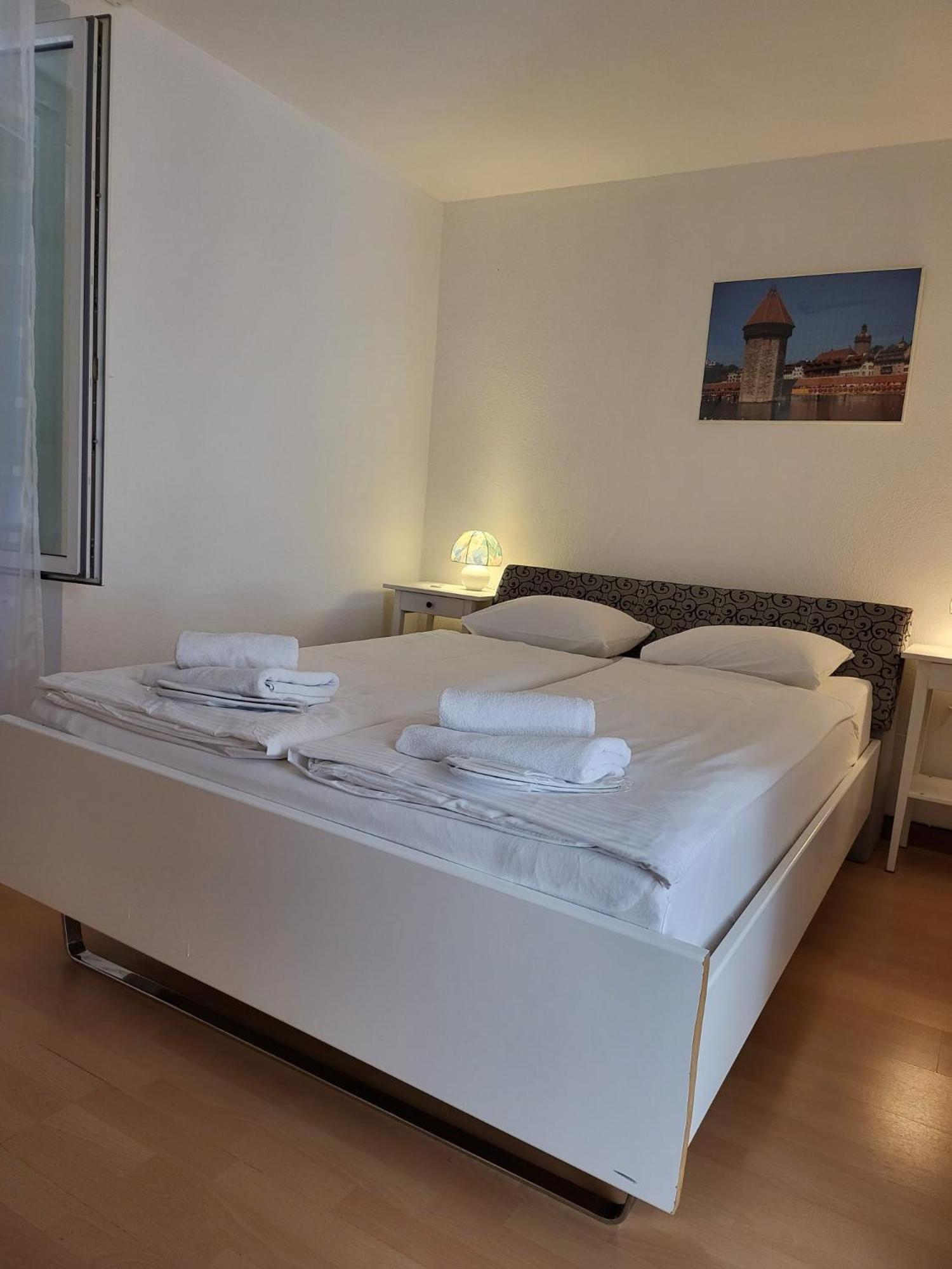 Bastis Central Guesthouse Lucerne City Екстер'єр фото